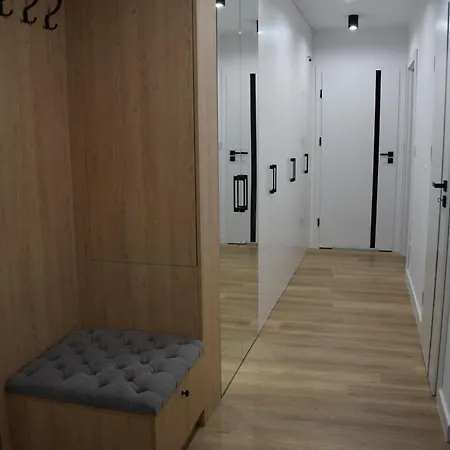 Sosnowy Aktena Shellter