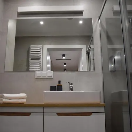 Sosnowy Aktena Shellter شقة